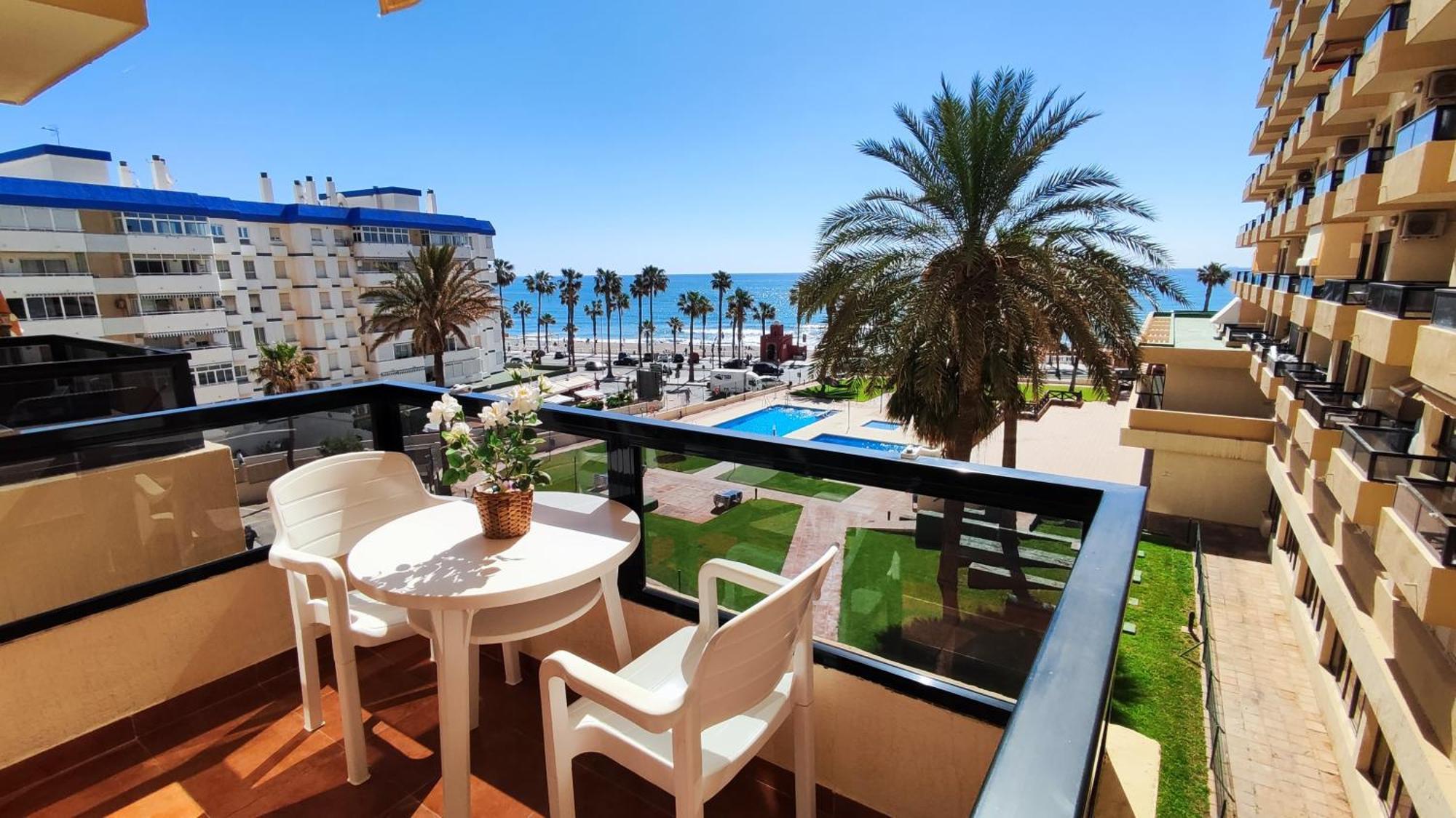Aloha Playa Apartment With Ocean Views And Pools Бенальмадена Екстер'єр фото